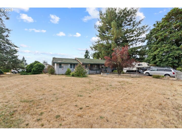 Property Photo: 124 S Fredericksburg Way WA 98664