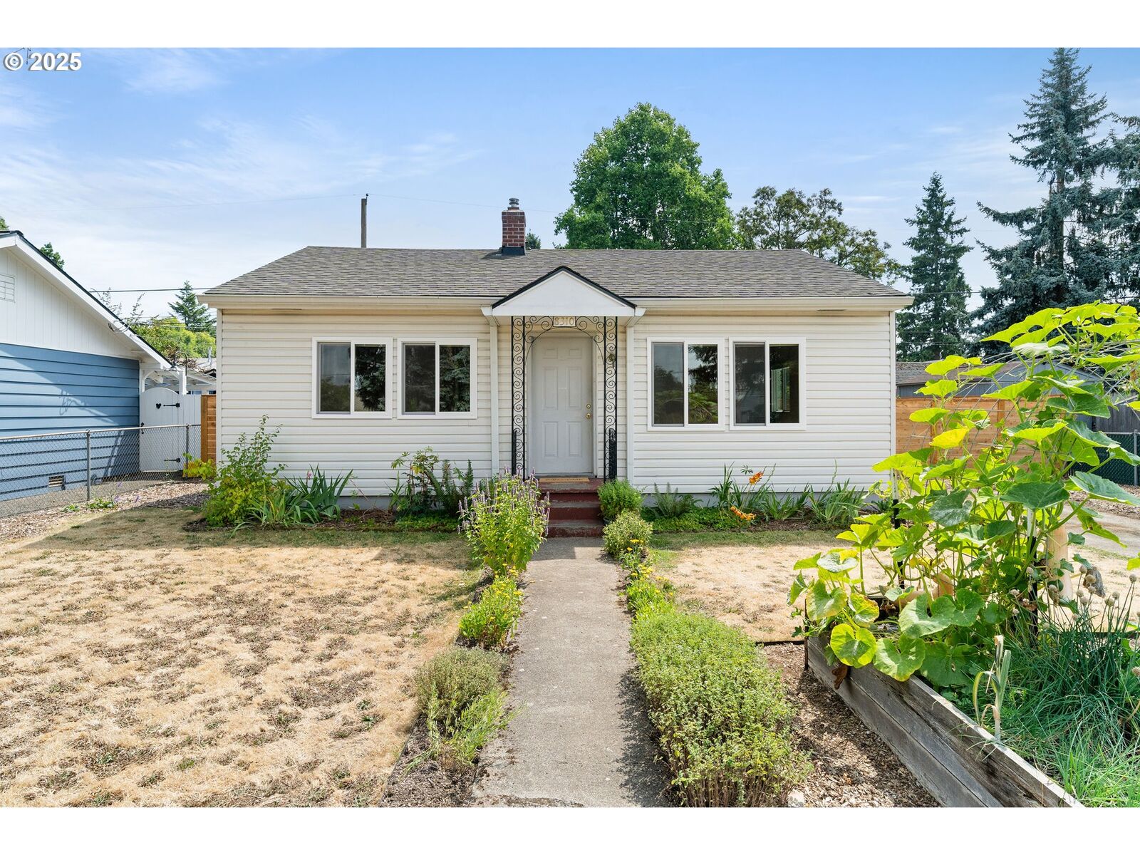 Property Photo:  8310 NE Humboldt St  OR 97220 