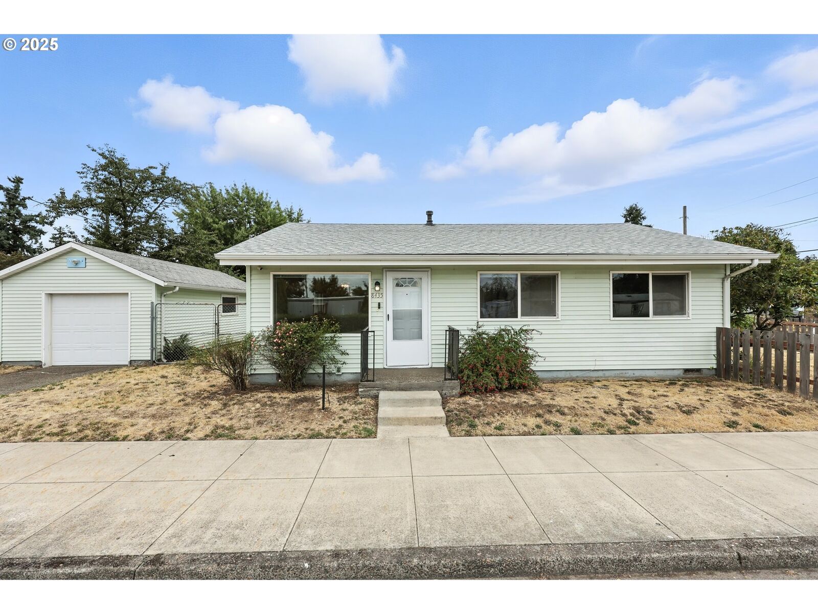 Property Photo: 8435 SE Flavel St OR 97266