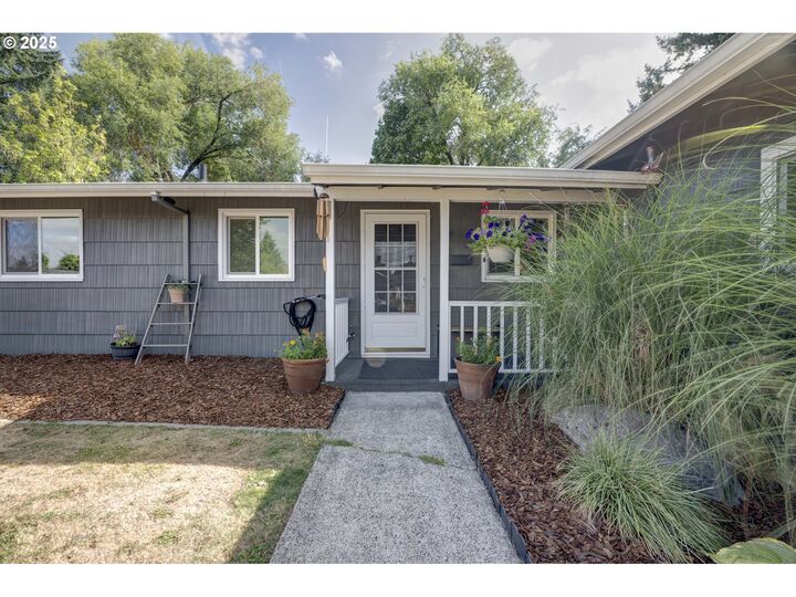 Property Photo: 11244 NE Thompson St OR 97220