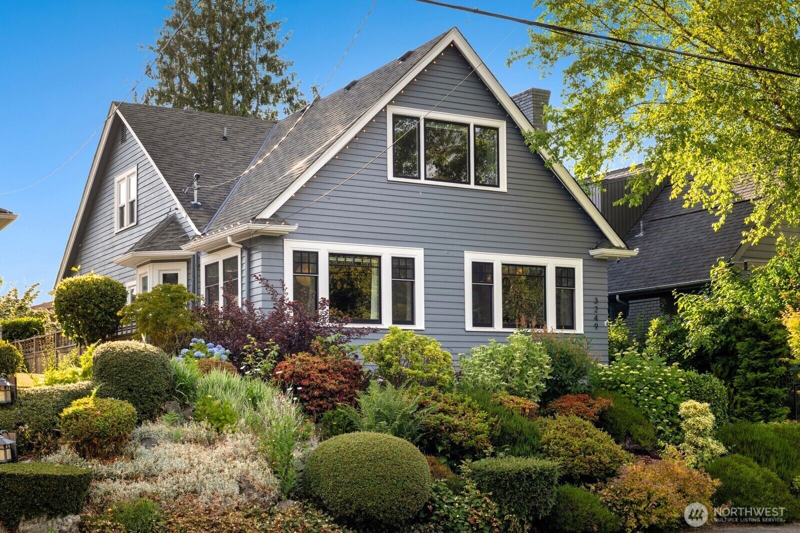 Property Photo:  3249  27th Avenue W  WA 98199 