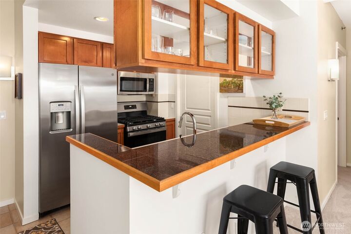 Property Photo:  2801  1st Avenue 1118  WA 98121 