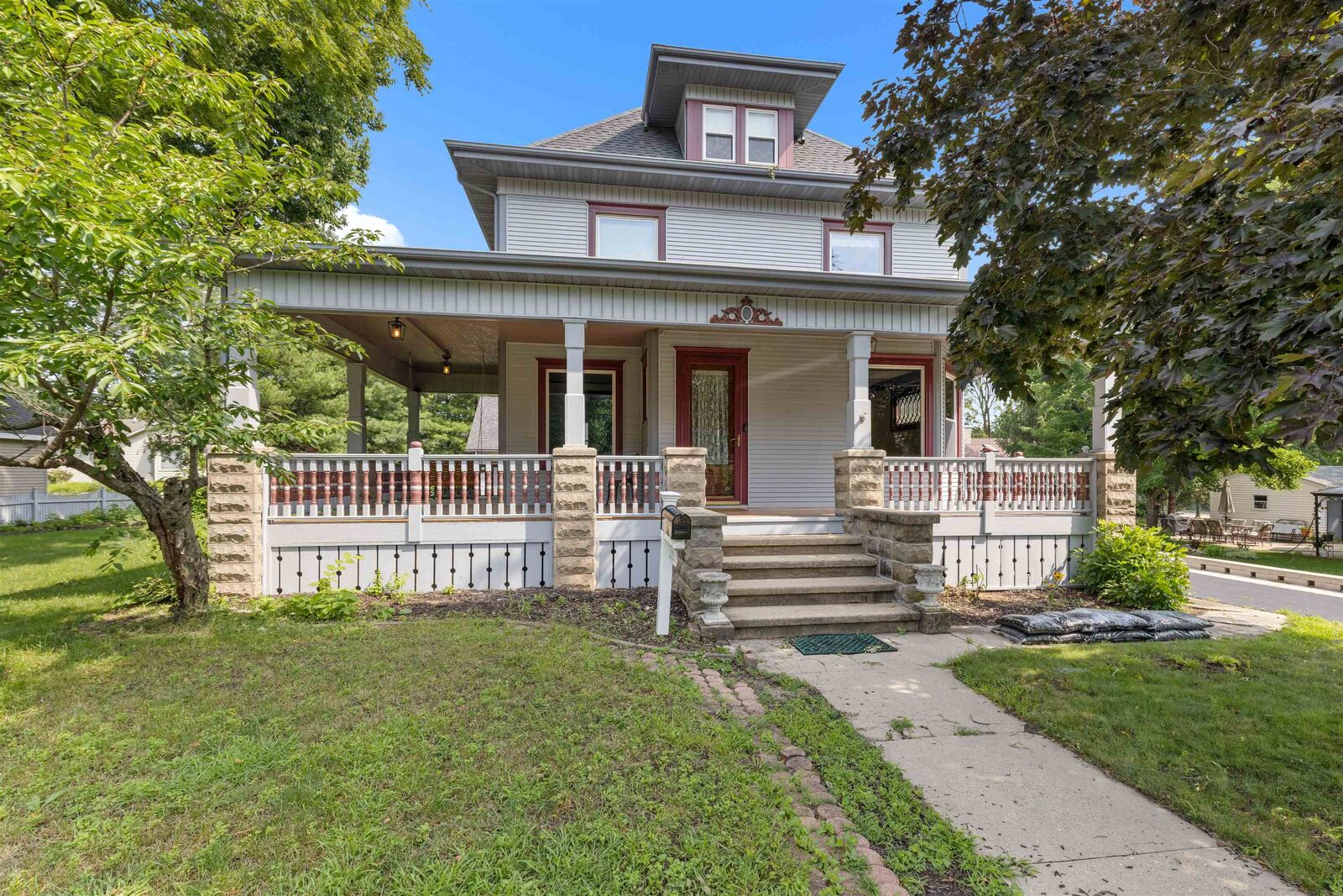 Property Photo:  213 E Union Street  IL 61072 
