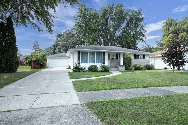 Property Photo:  633 11th Street  WI 54952 
