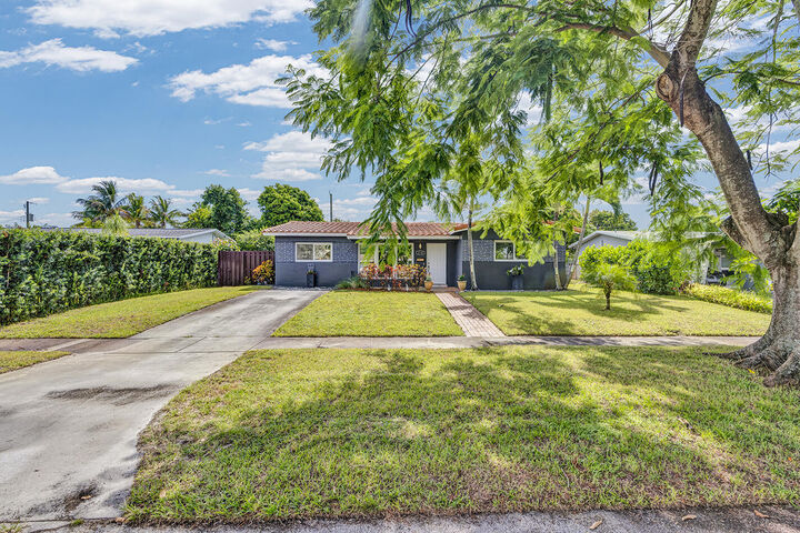 2115 N 45th Avenue  Hollywood FL 33021 photo