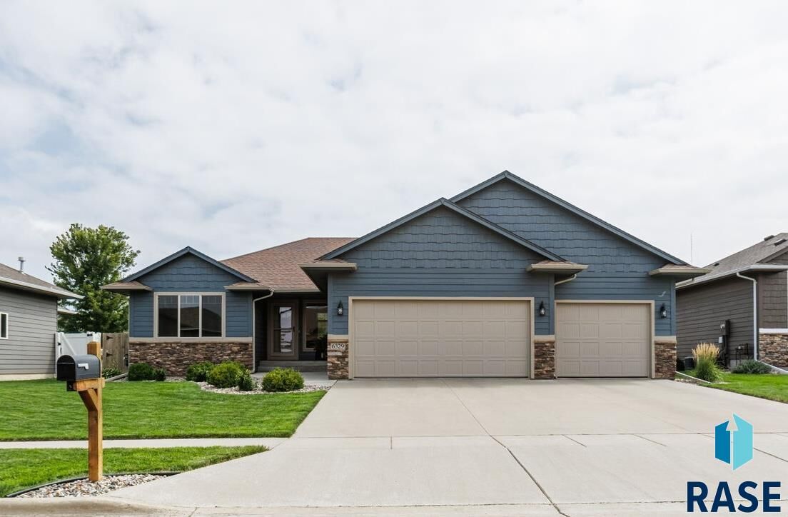 Property Photo:  6329 S Badlands Ct  SD 57108 