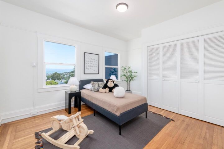 Property Photo: 76 Bayview Street CA 94124