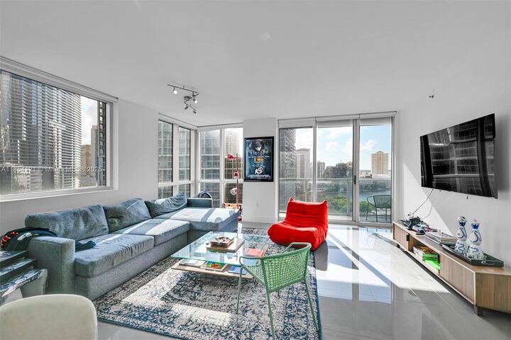 Property Photo:  500 Brickell Ave 1401  FL 33131 