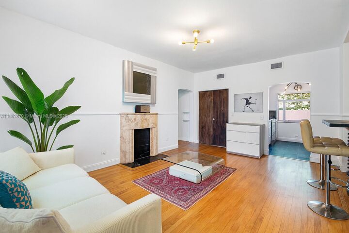 Property Photo: 1521 Meridian Ave 103 FL 33139