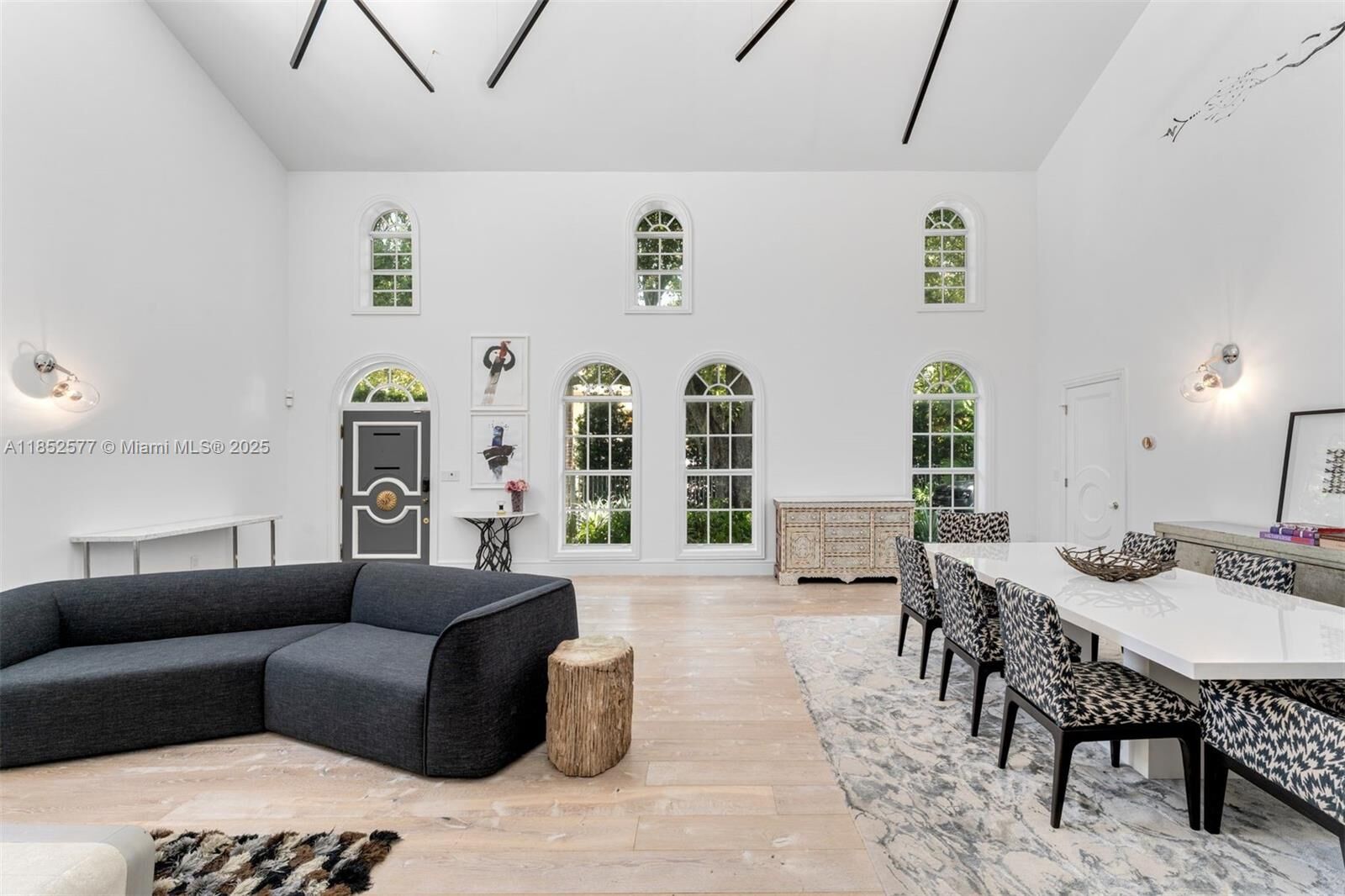 Property Photo:  431 W Rivo Alto Dr  FL 33139 