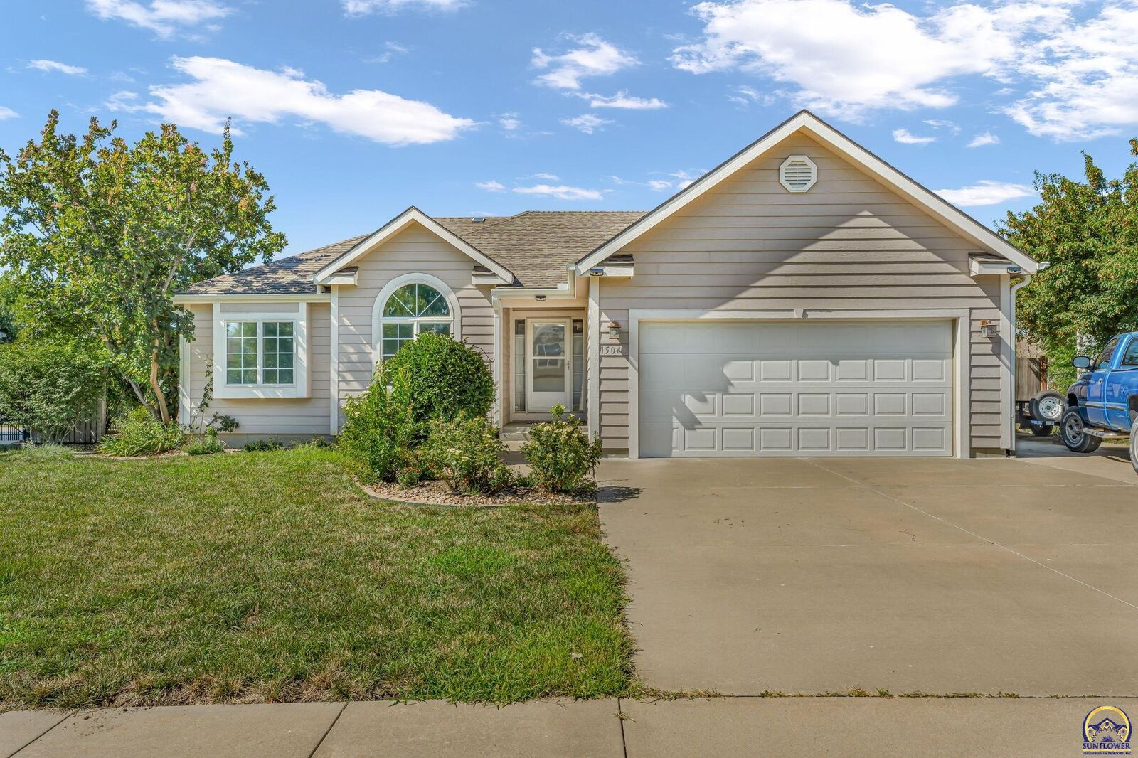Property Photo:  1504 SE 43rd Ter  KS 66609 