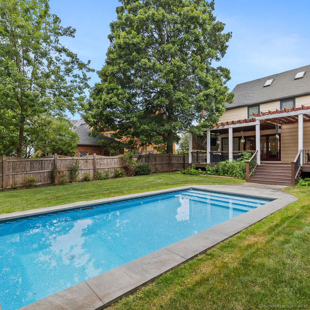 Property Photo: 9 Ellsworth Road CT 06107