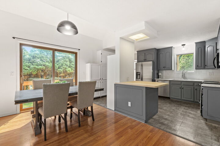 Property Photo:  6 Cottonwood Court 6  CT 06035 