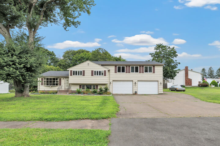 15 Turner Drive  North Haven CT 06473 photo