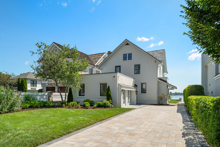 Property Photo:  22 Ocean Drive North  CT 06902