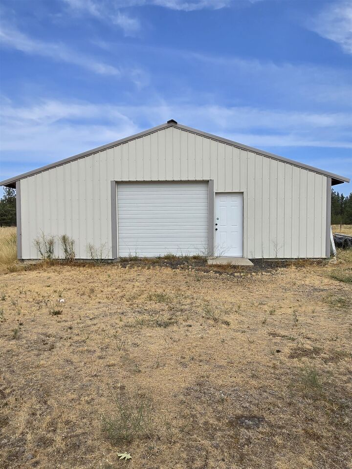 Property Photo:  27210 W Cornwall Rd  WA 99004 