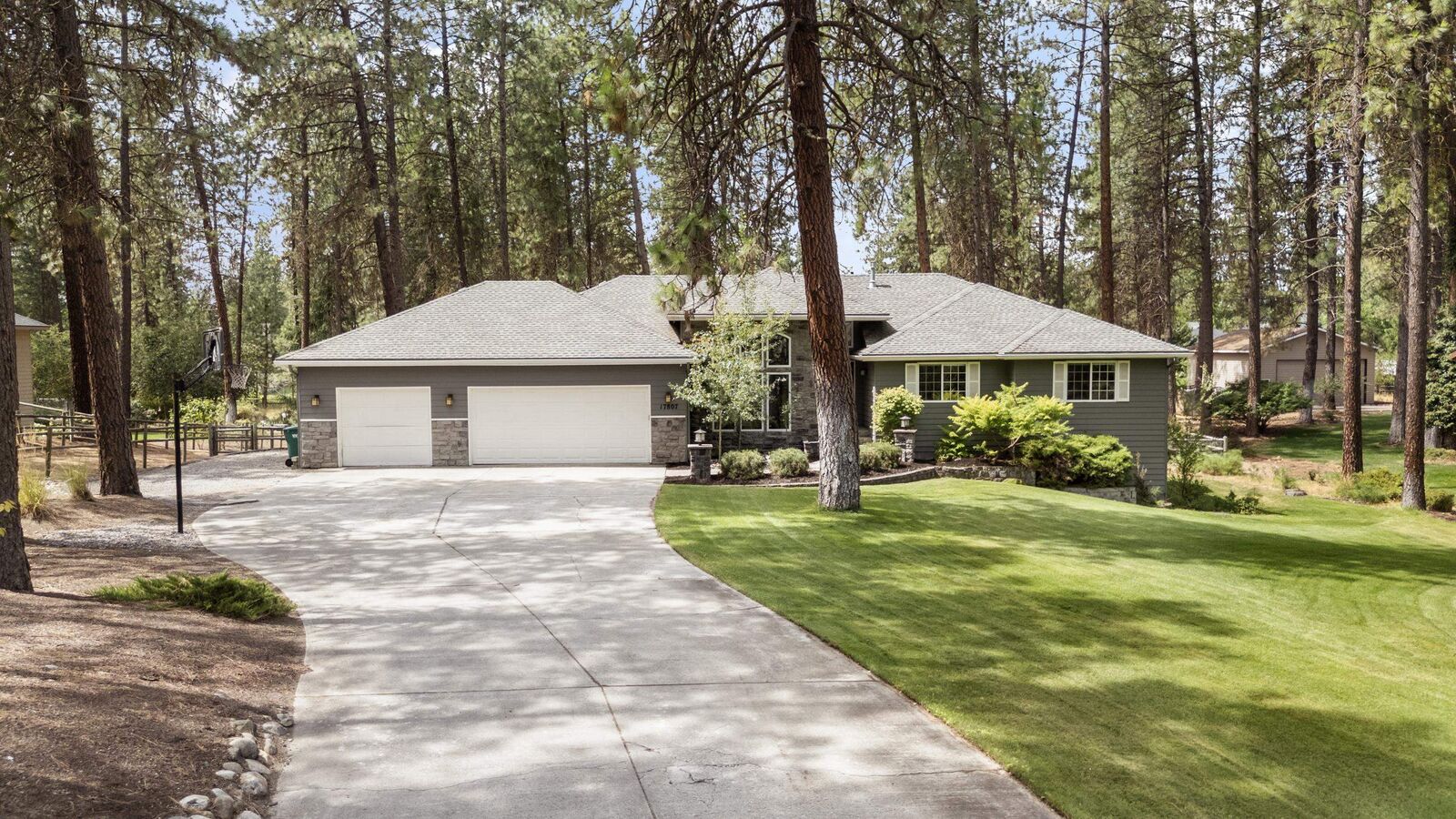 Property Photo: 17807 N Ranchette Rd WA 99005