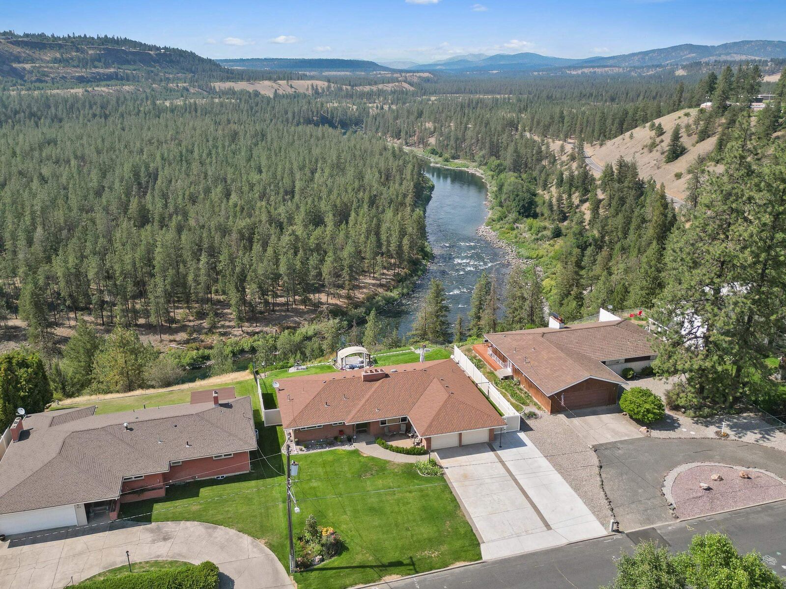 Property Photo: 5504 W Hoffman Pl WA 99205