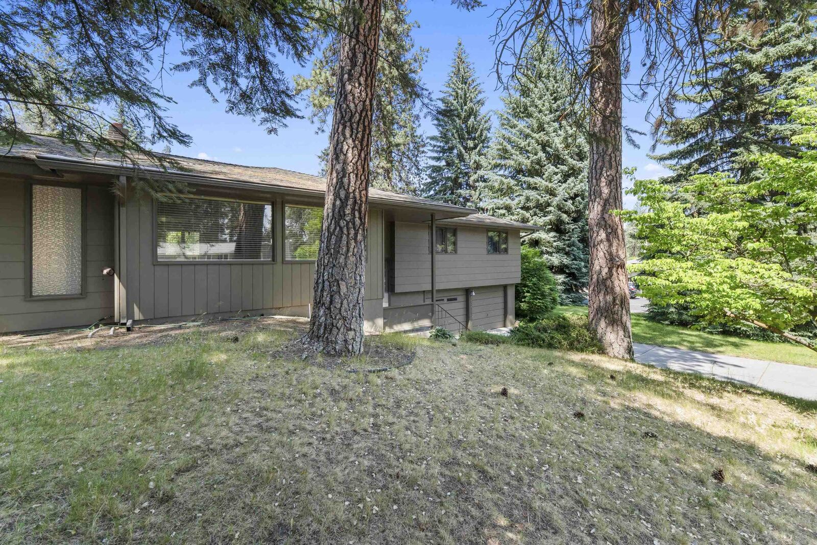 Property Photo:  812 W Westover Rd  WA 99218 