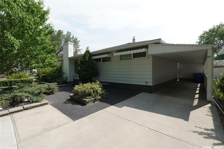 Property Photo: 3121 Grant Road SK S4S 5G9