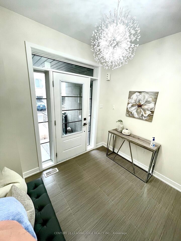 Photo de la propriété: 78 Donald Flemming Way ON L1R 0N8