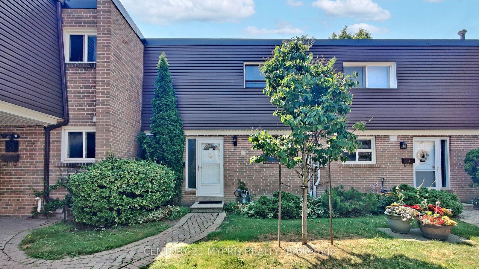 Property Photo: 6 Lexington Avenue 5 ON M9V 3T3