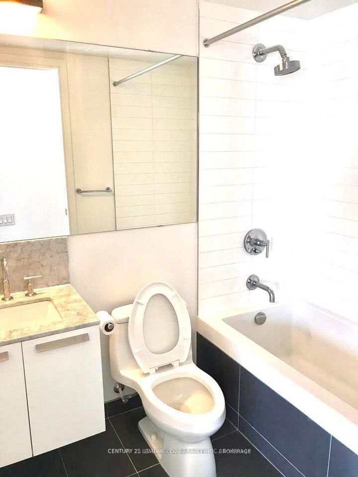 Property Photo:  42 Charles Street E 3006  ON M4Y 1T4 