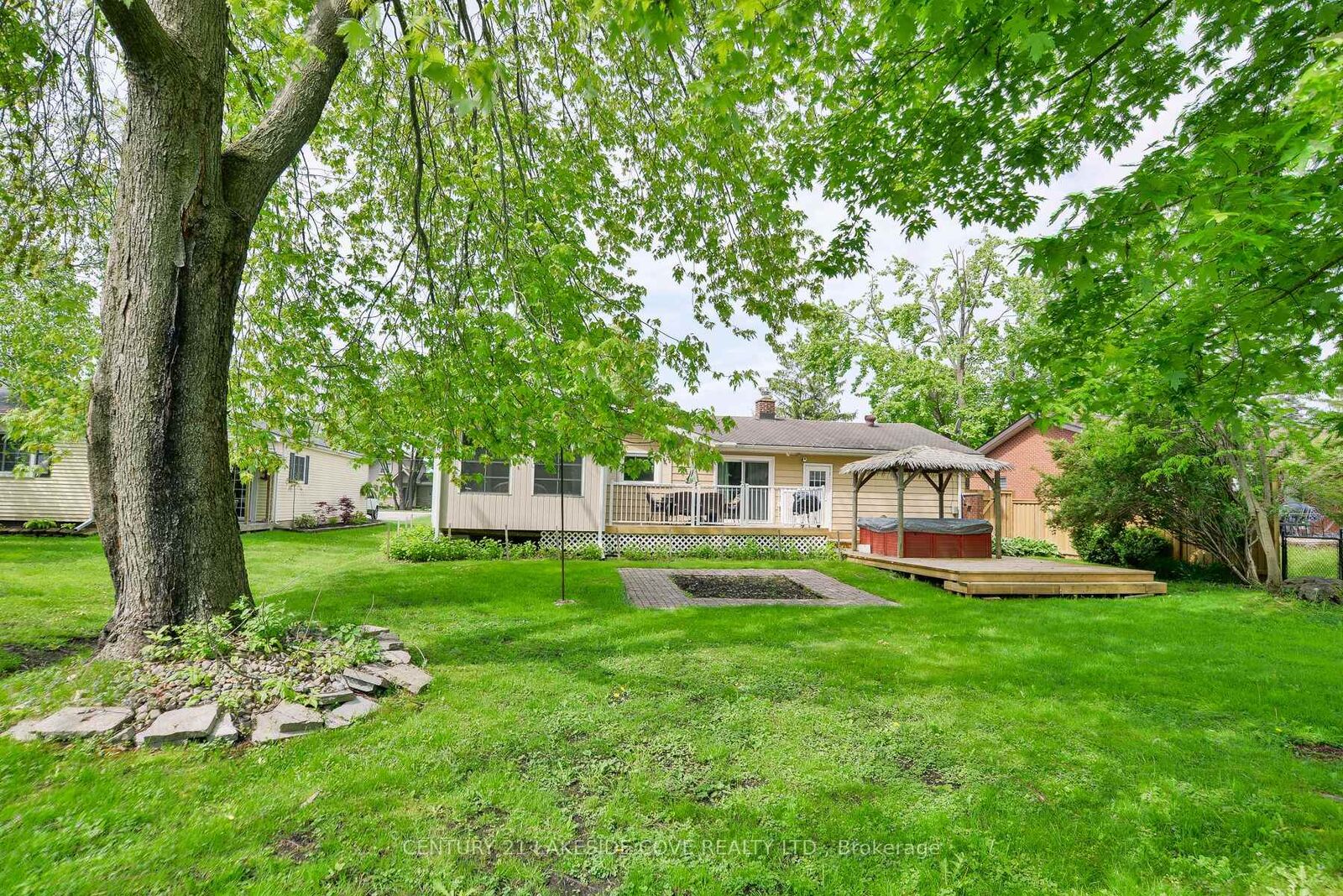 Photo de la propriété:  9 Pinetree Court  ON L0K 1B0 