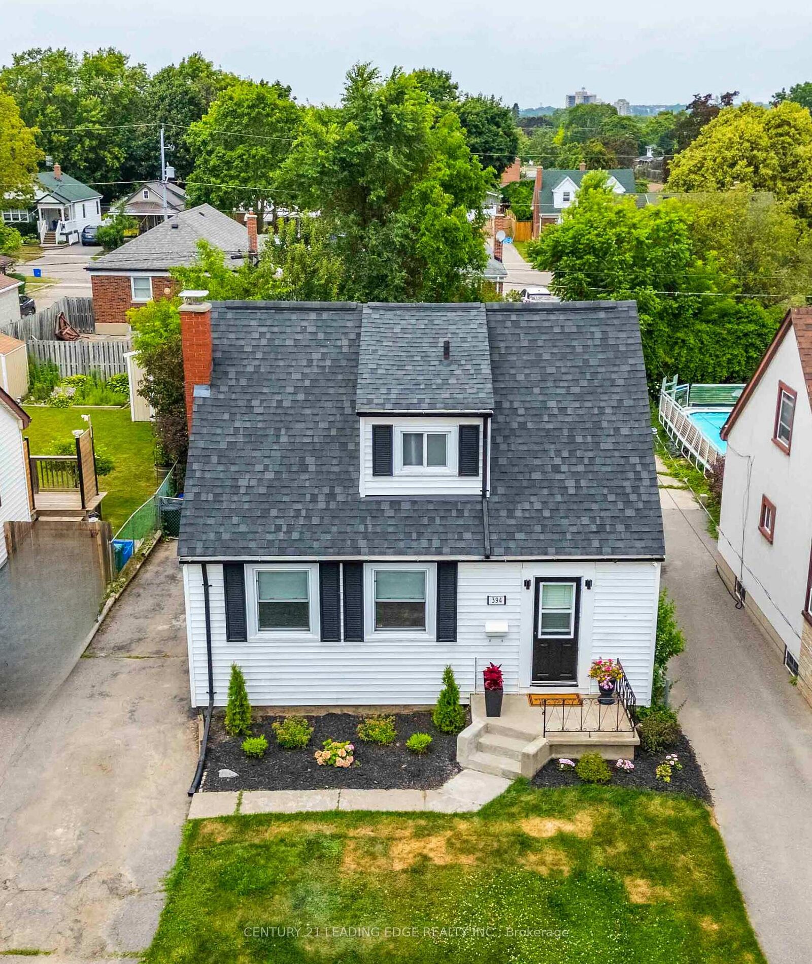 Photo de la propriété:  394 Beverly Street  ON L1G 1P6 