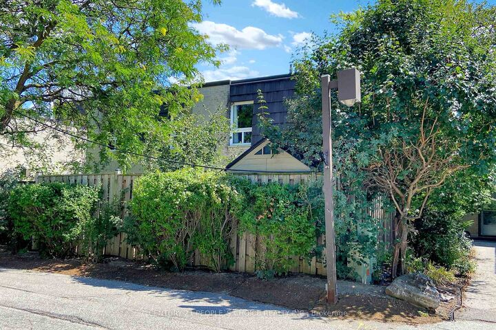 Photo de la propriété: 29 Four Winds Drive ON M3J 1K7
