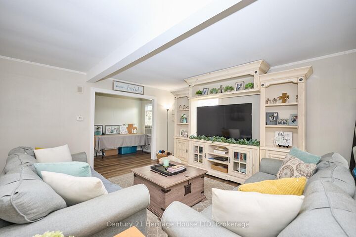 Property Photo:  349 Bassett Avenue  ON L2A 4K8 