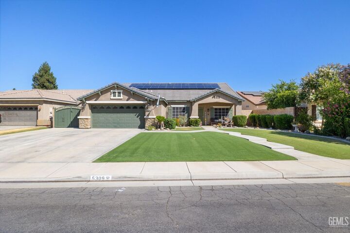 Property Photo: 5309 Villa Bella Lane CA 93311