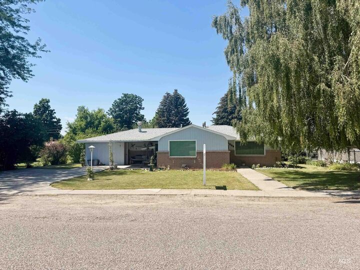 Property Photo: 1509 G St ID 83350