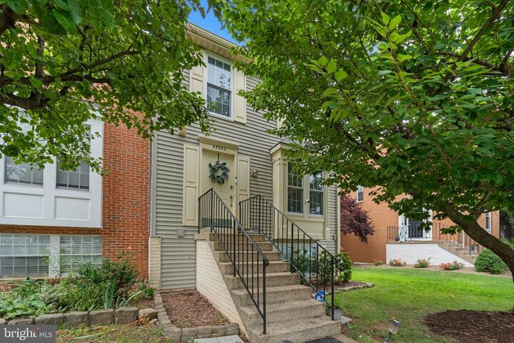 Property Photo:  43982 Choptank Terrace  VA 20147 