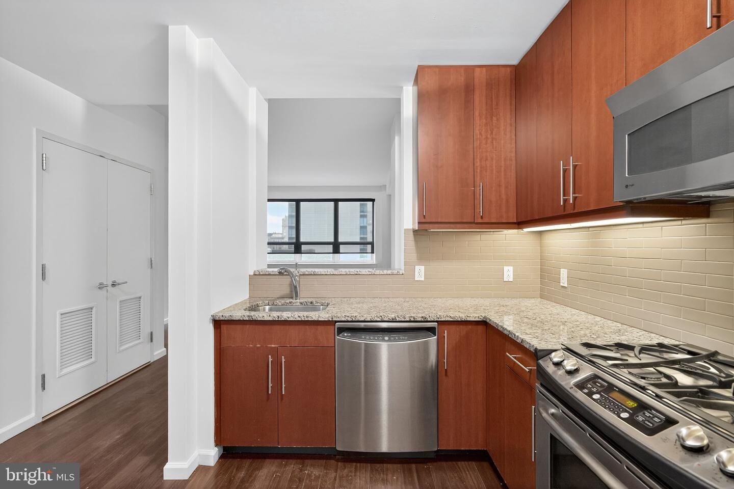 Property Photo: 1425 Locust Street 00 15F PA 19102