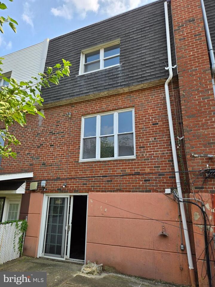 Property Photo: 411 W Shunk Street PA 19148