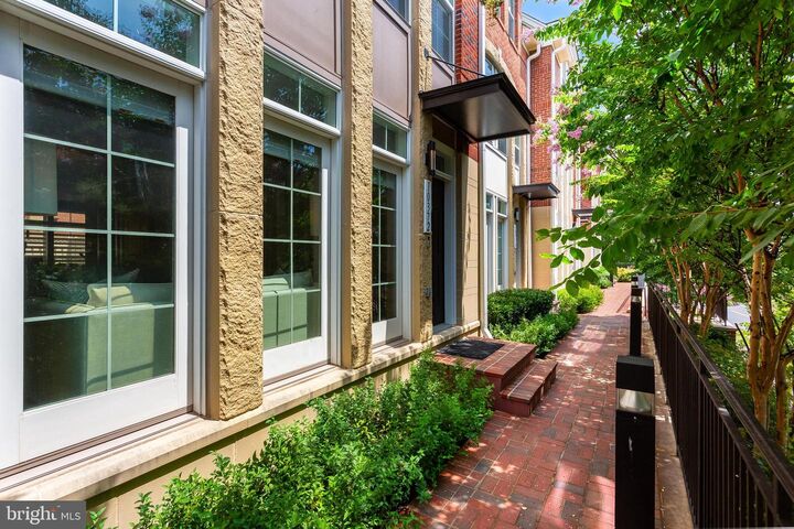 Property Photo:  10372 Sager Avenue  VA 22030 