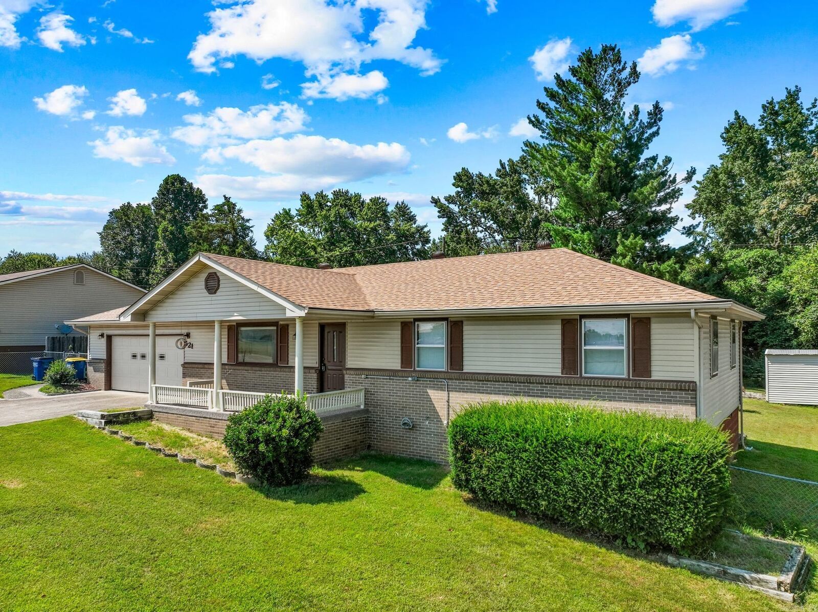 Property Photo: 521 E 13th Street AR 72653
