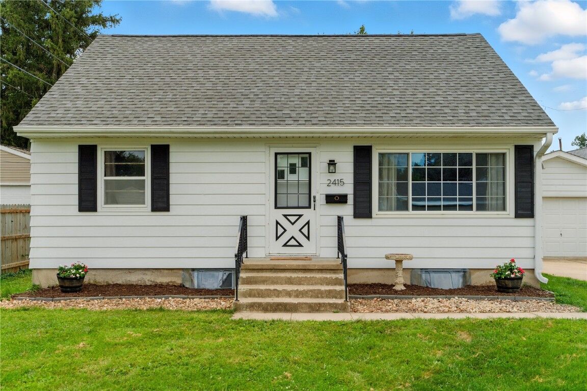 Property Photo:  2415 14th Avenue  IA 52302 