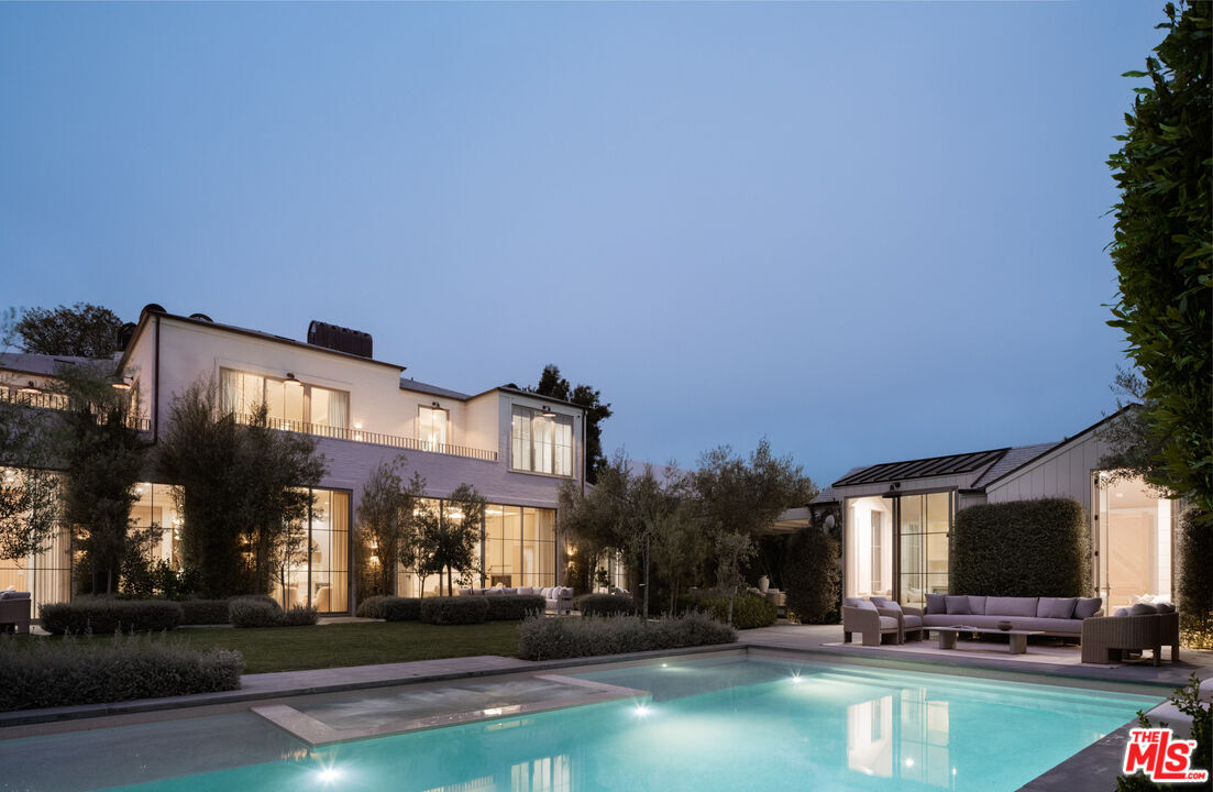Property Photo:  127 S Burlingame Ave  CA 90049 