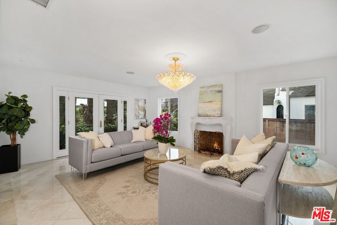 Property Photo: 465 N Kilkea Dr CA 90048