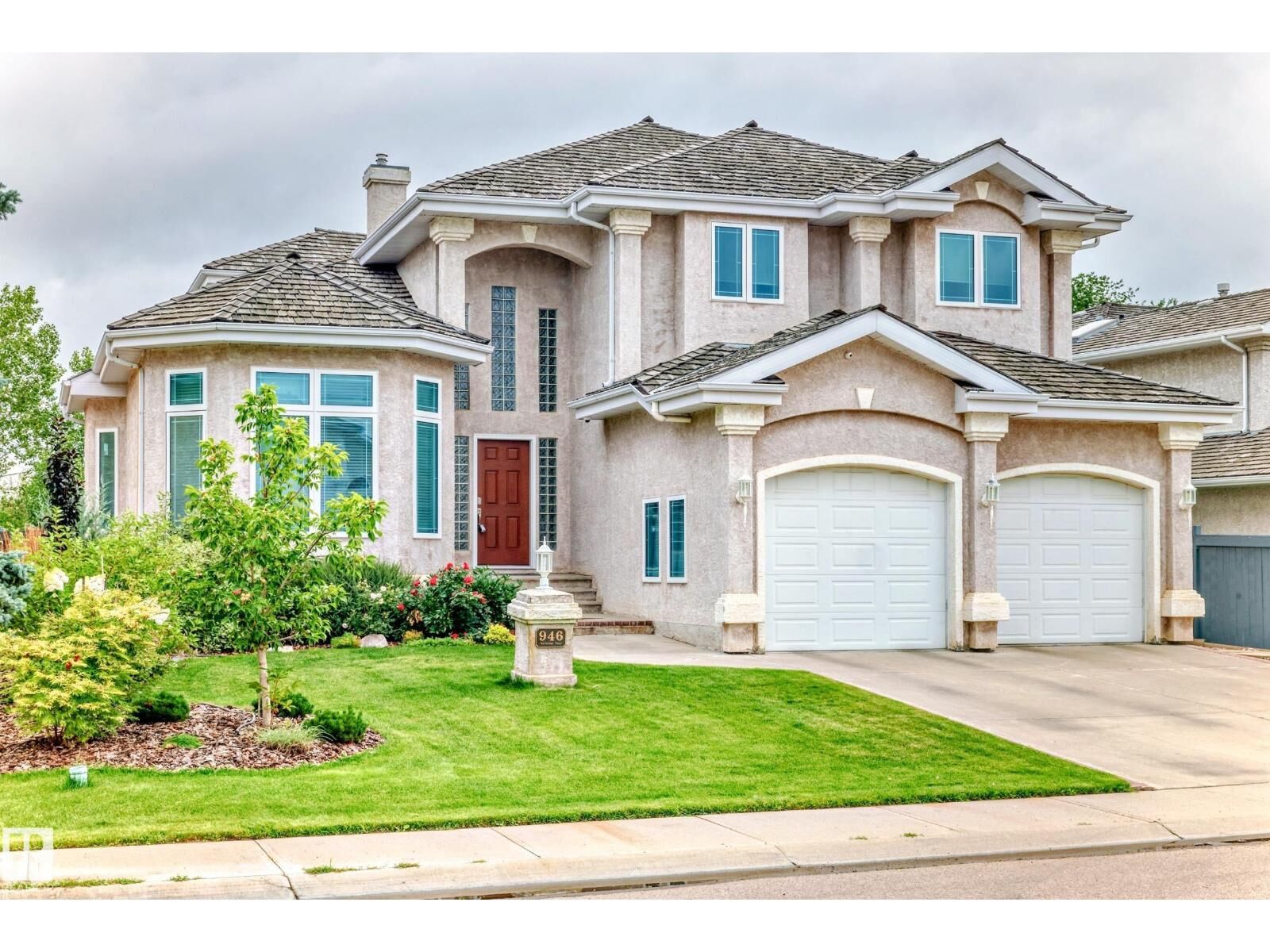 Property Photo:  946 Wallbridge Pl NW  AB T6M 2L7 