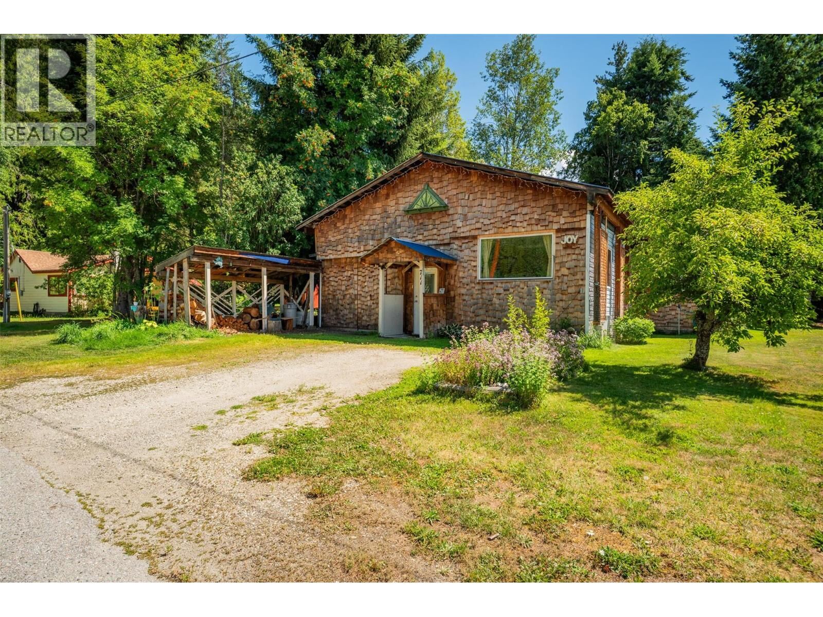 Property Photo:  711 9th Avenue  BC V0G 1S0 