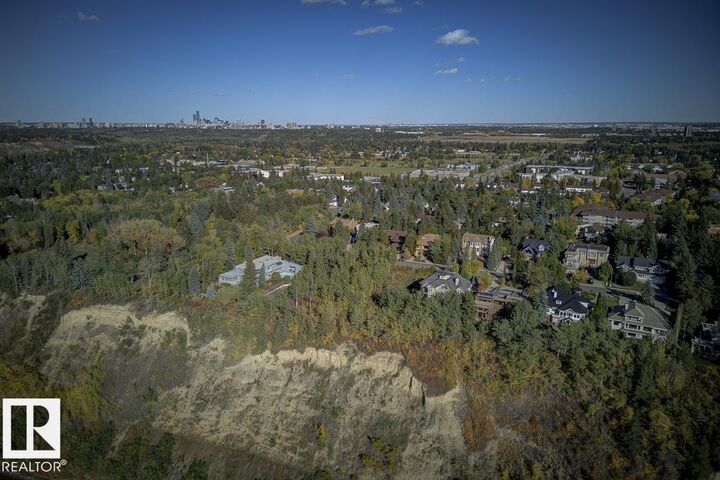 Photo de la propriété:  5108 154 Street NW  AB T6H 5P3 