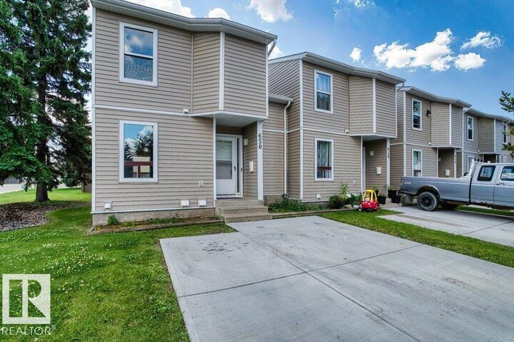 Property Photo:  650 Saddleback Road NW  AB T6J 4Z3 