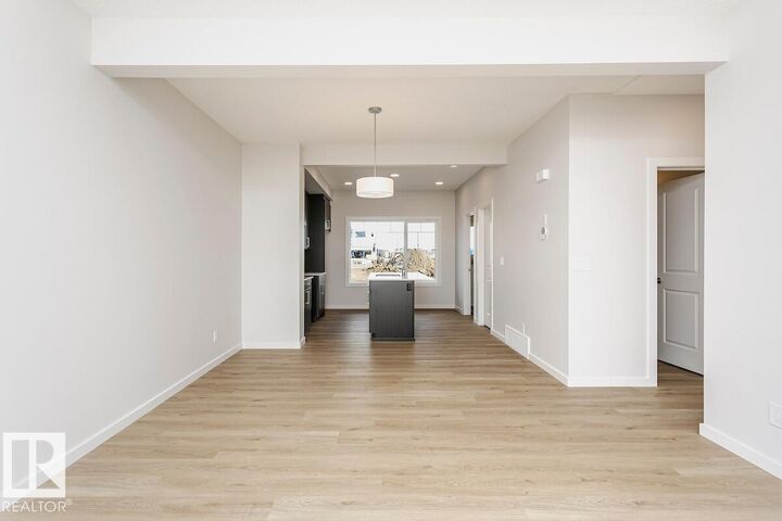 Property Photo:  707 Cambrian Boulevard  AB T8H 3B7 