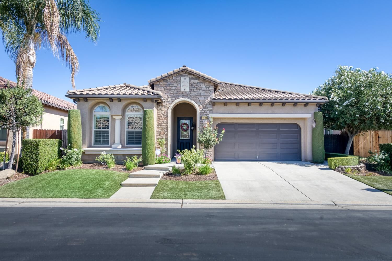 Property Photo:  1556 E Via Estrella Drive  CA 93730 