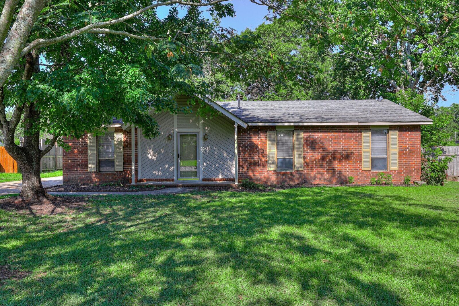 Property Photo:  705 Cottonwood Court  GA 30813 