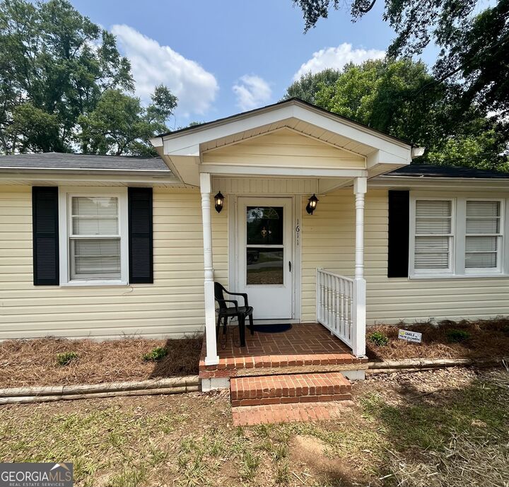 Property Photo: 1611 Piedmont Road GA 30224