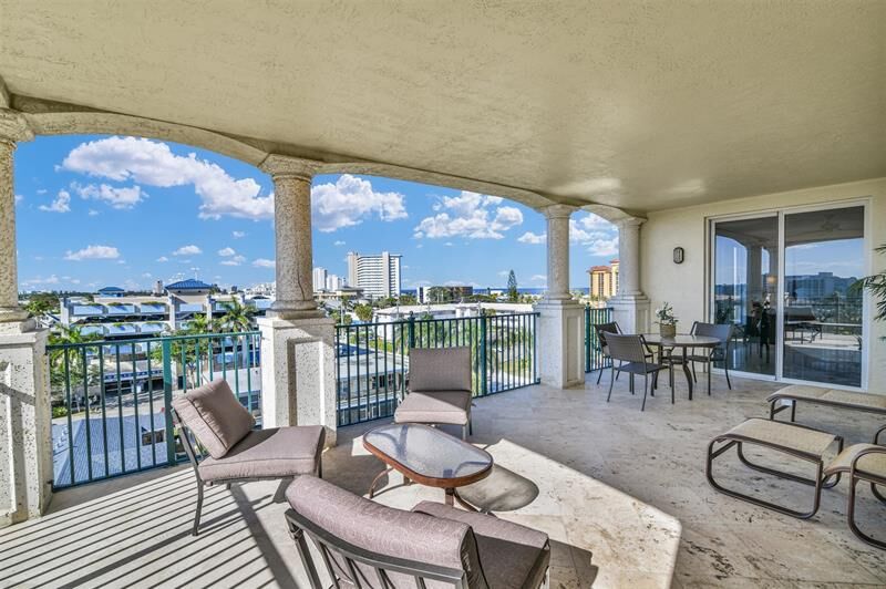 Property Photo:  9 NE 20th Ave Ph3  FL 33441 